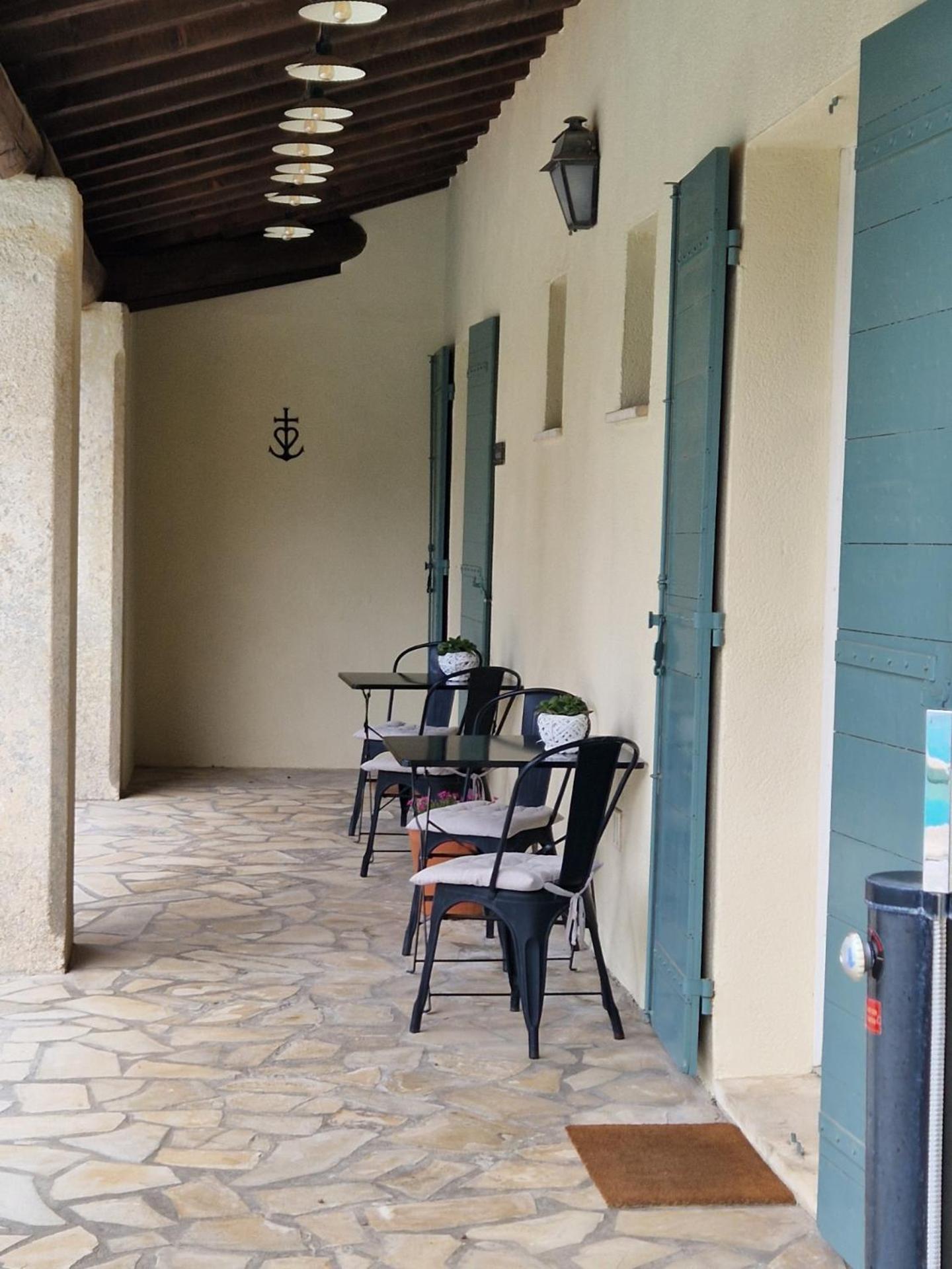 Mas Armelin Bed & Breakfast Tarascon Bagian luar foto
