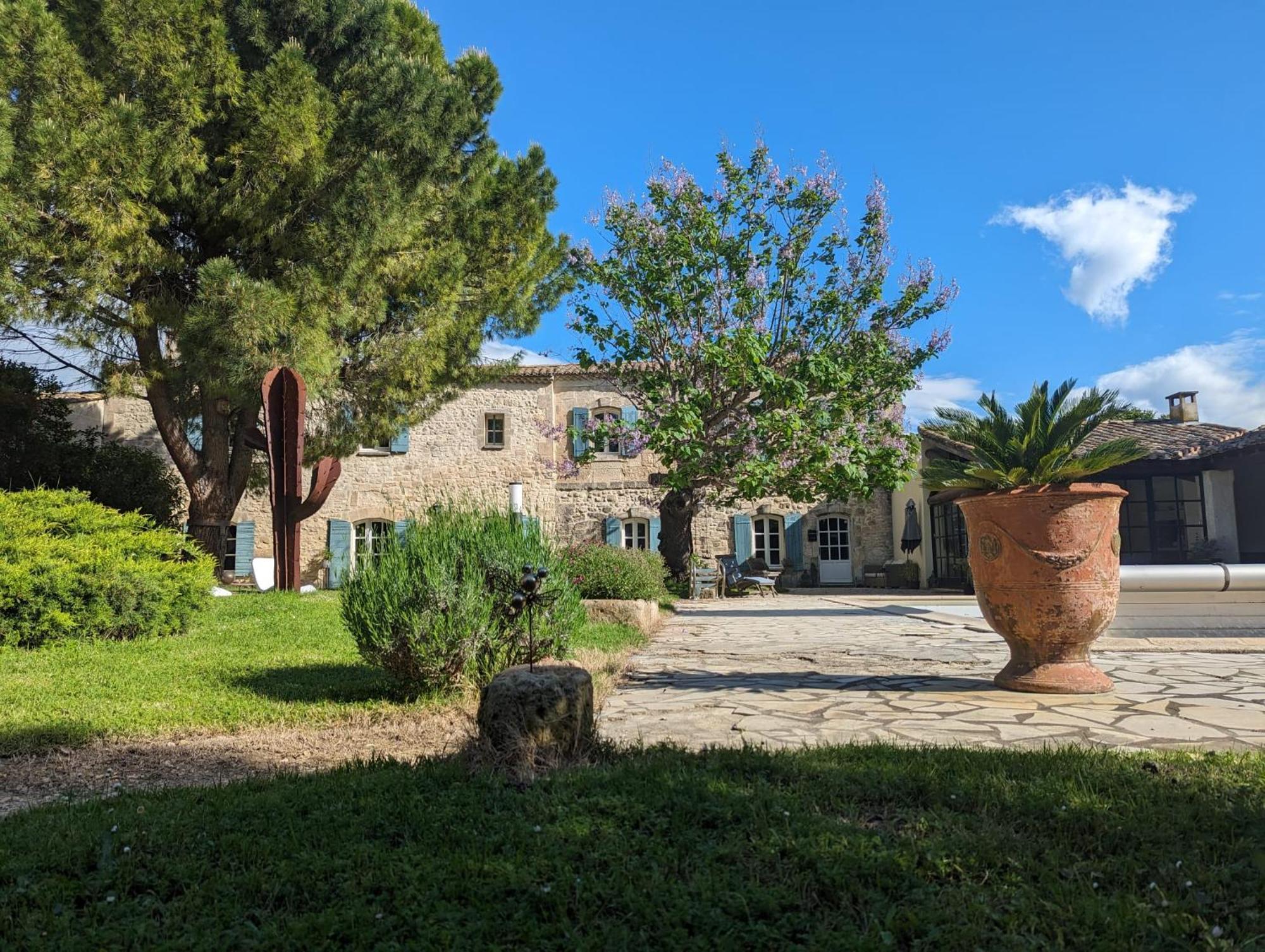 Mas Armelin Bed & Breakfast Tarascon Bagian luar foto